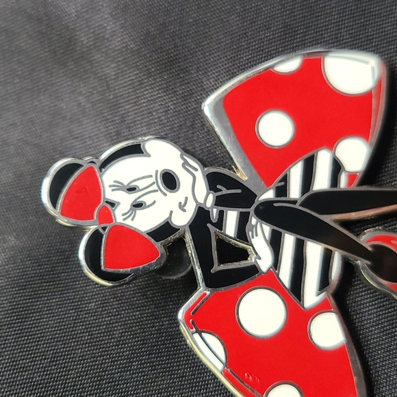 MINNIE MOUSE red Bow 🎀 Pin Disney Paris Brooch Black White Red Lapel Tie Tack - Picture 9 of 11